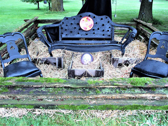 A Mourning (close-up)