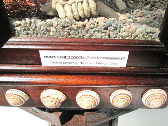 Mom's Saber Tooth, in situ prodigialis